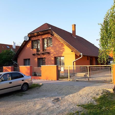 Napos Vendégház Győr Esterno foto