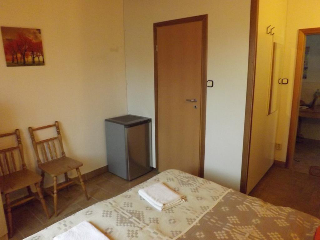 Napos Vendégház Győr Esterno foto