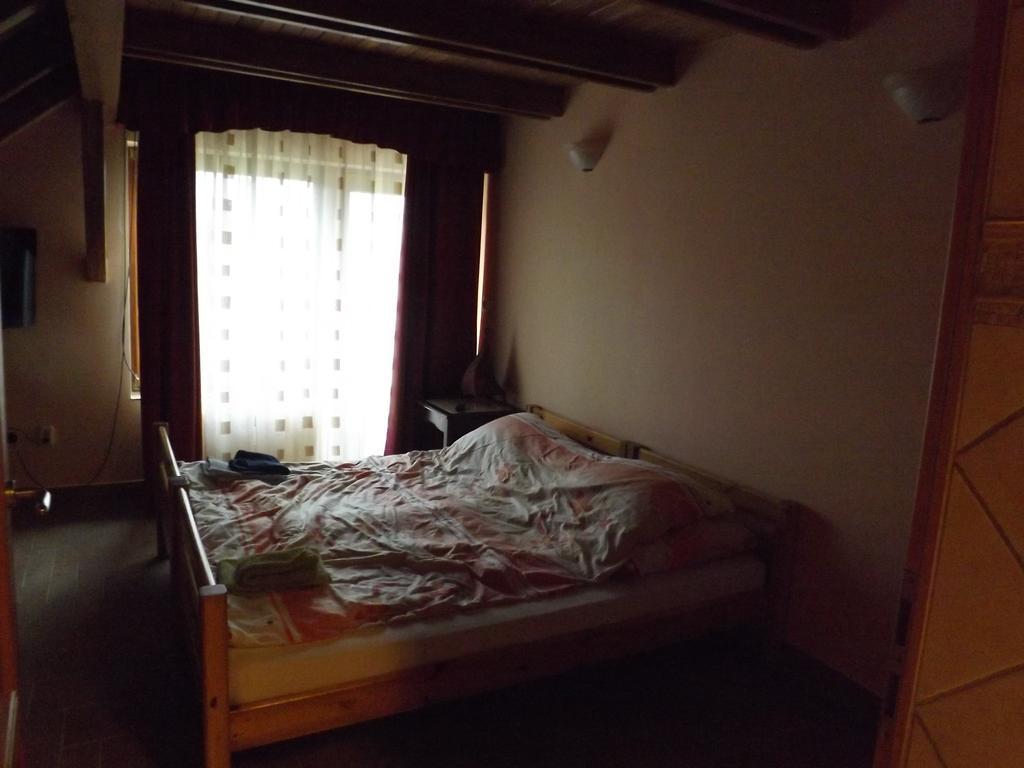 Napos Vendégház Győr Esterno foto