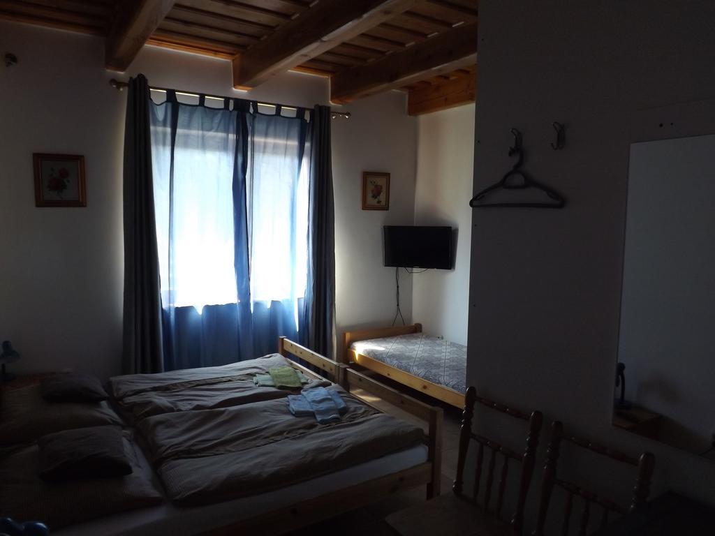 Napos Vendégház Győr Esterno foto