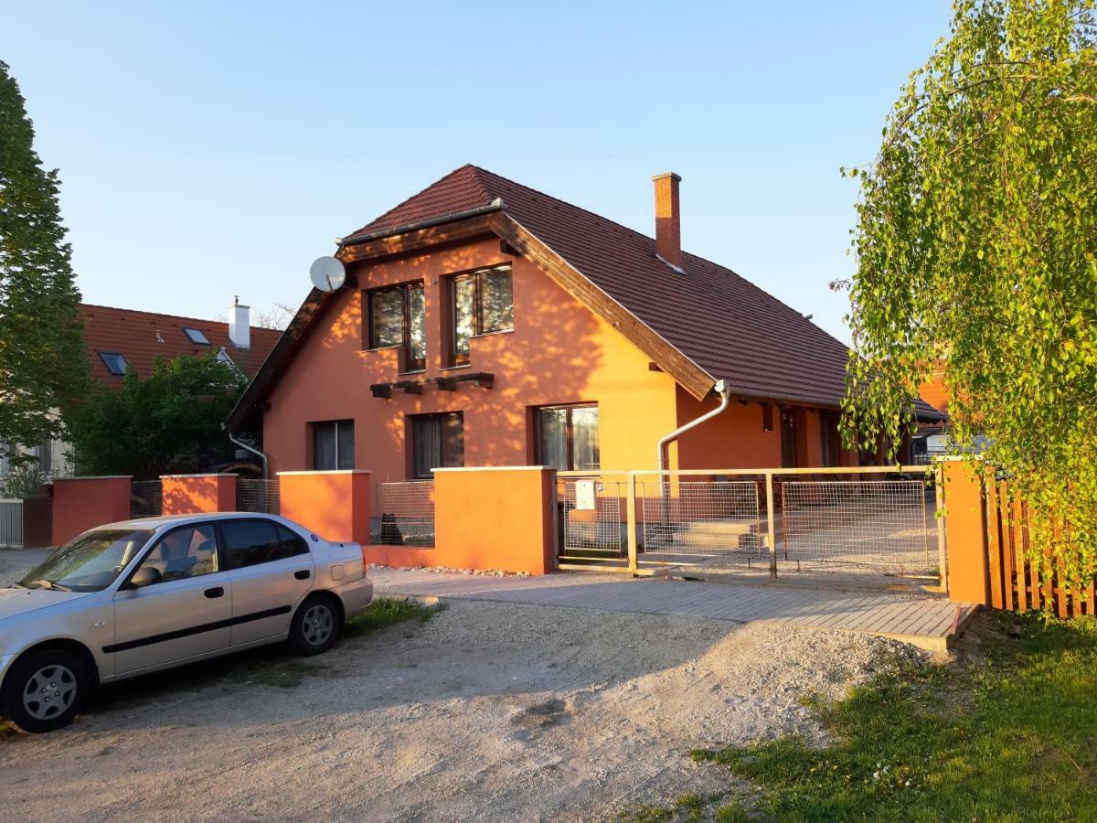 Napos Vendégház Győr Esterno foto