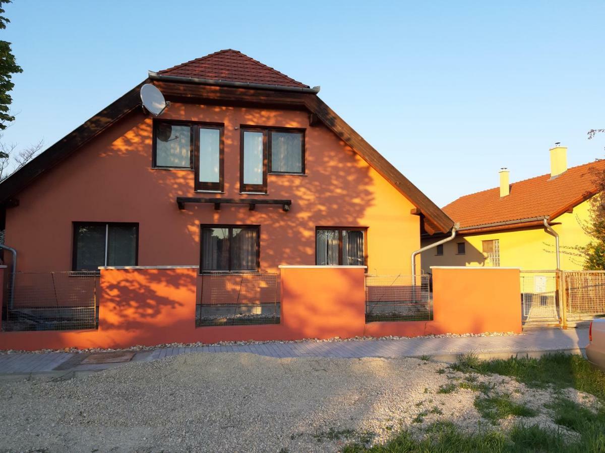 Napos Vendégház Győr Esterno foto